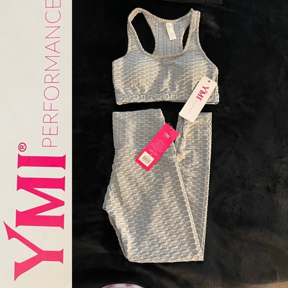 NWT $60R. YMI 2-Piece Honeycomb Activewear Set. Size Medium. Gray
